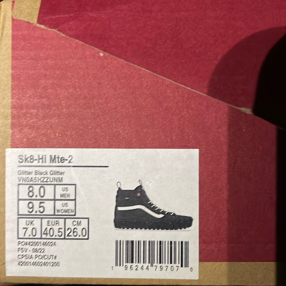 Vans WMNS Sk8-HI Mte-2
Glitter Black Glitter
VNOA5HZZUNM
Boots - sneakers - Picture 15 of 16